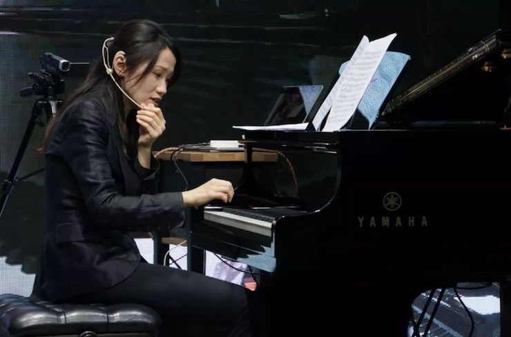 科技推动音乐教育创新，张希教授《古典主义时期钢琴奏鸣曲的演绎》公开课圆满成功