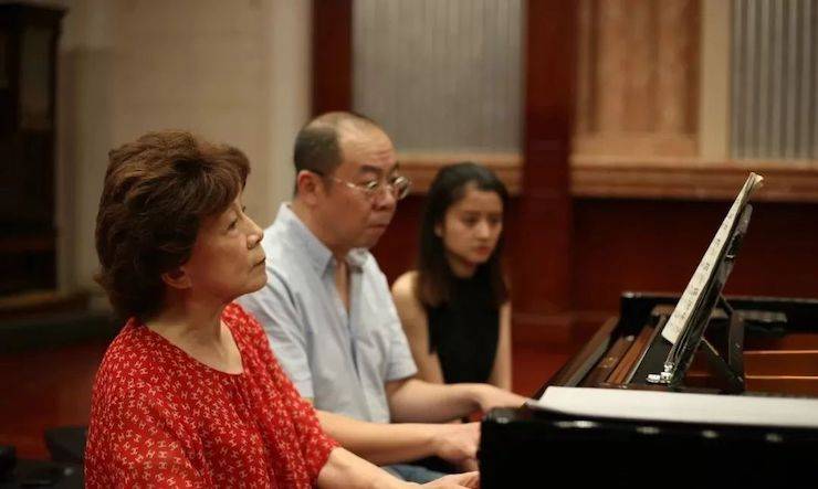 热烈：亍跋睬熘 音悦津门”钢琴重奏音乐会暨天津鲍蕙荞钢琴城开业庆典演出圆满成功！
